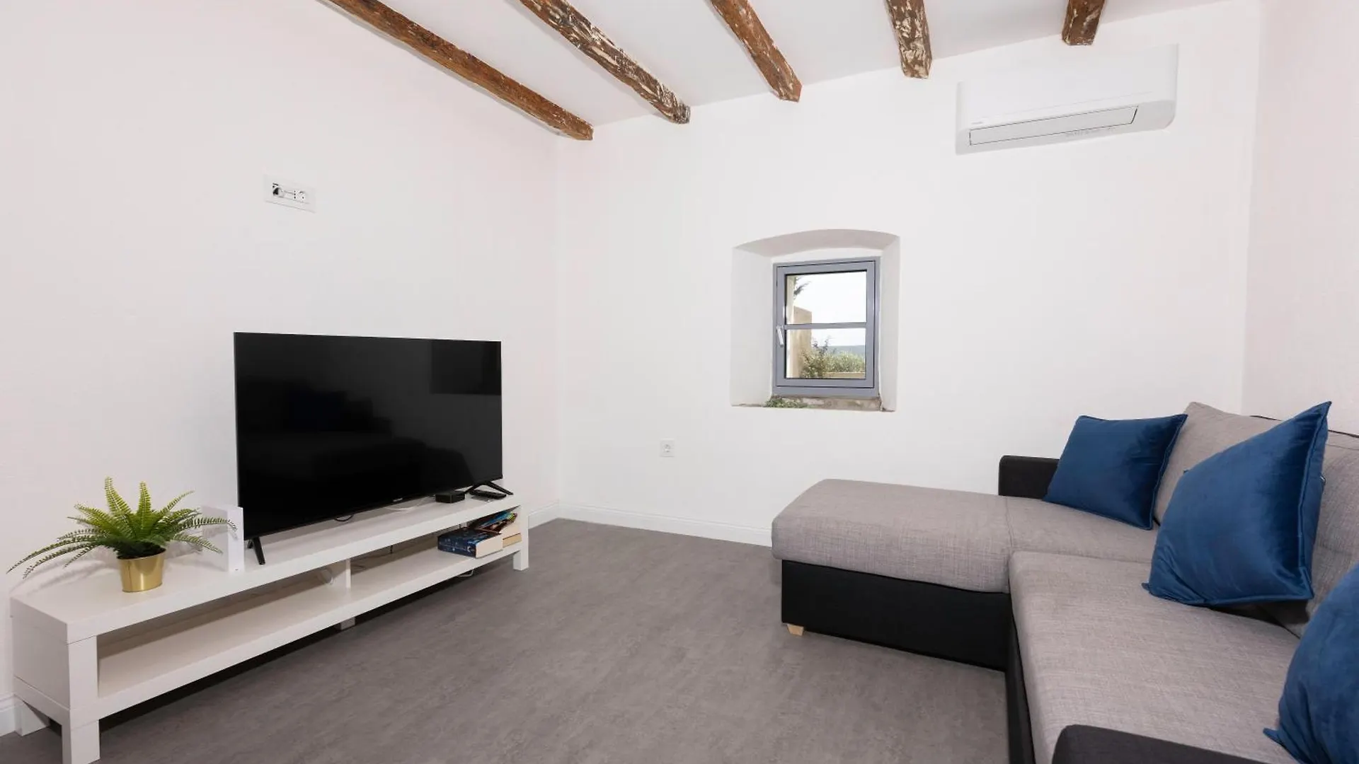 Villa Floresco Nerezine 0*,  Croatia